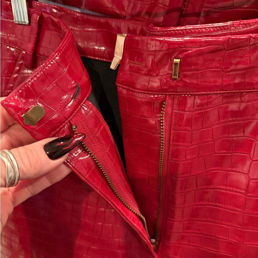Meshki Red Croc-Effect faux leather - Picture 6 of 11